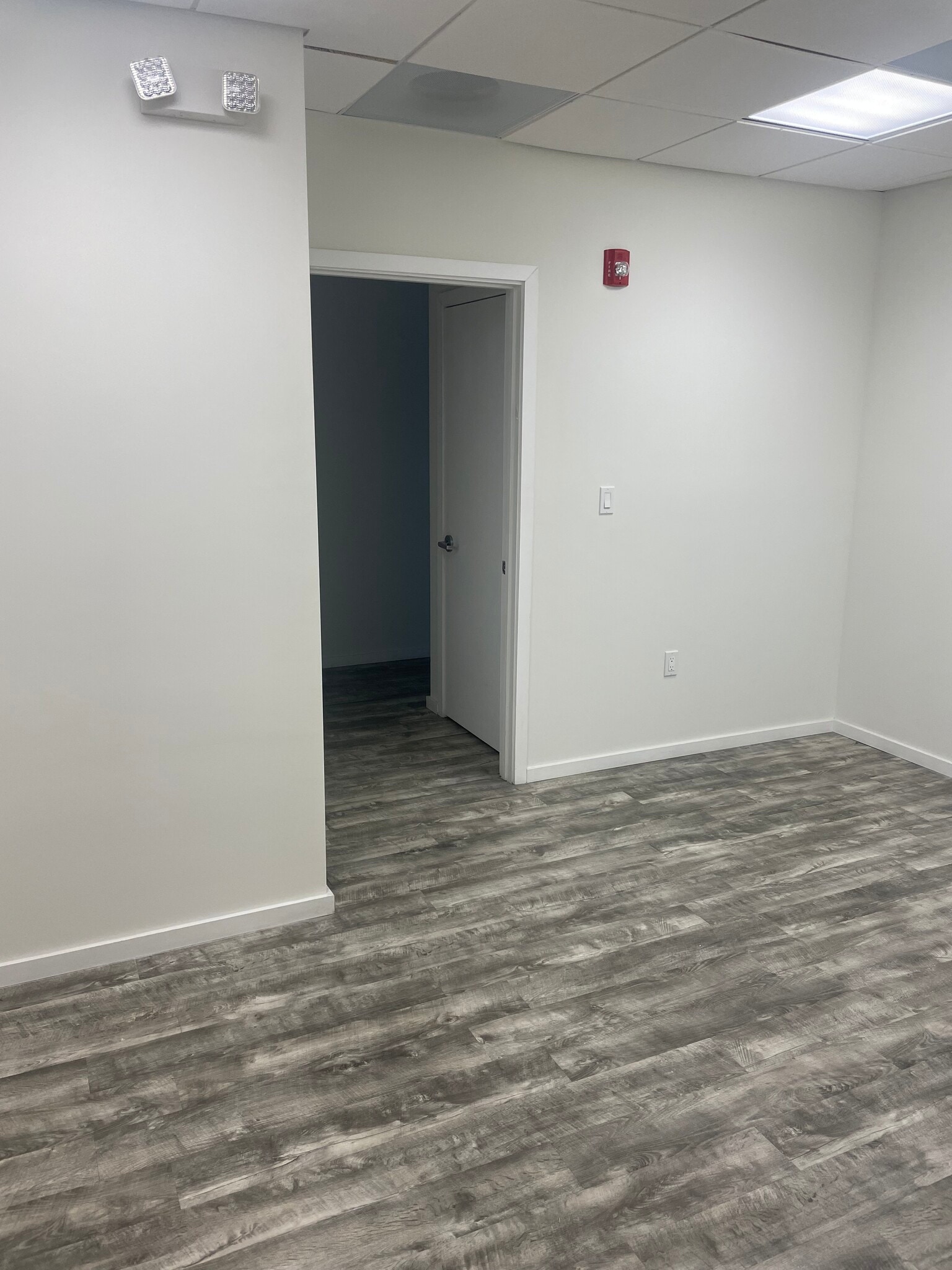 323 Sunny Isles Blvd, Sunny Isles Beach, FL à louer Photo intérieure– Image 1 sur 4