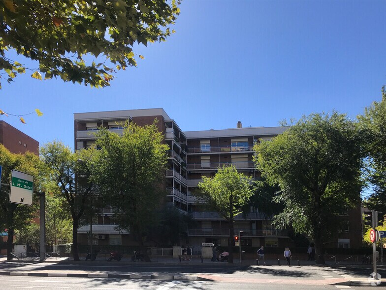 Calle de Costa Rica, 32, Madrid, Madrid à louer - Photo principale – Image 1 sur 1