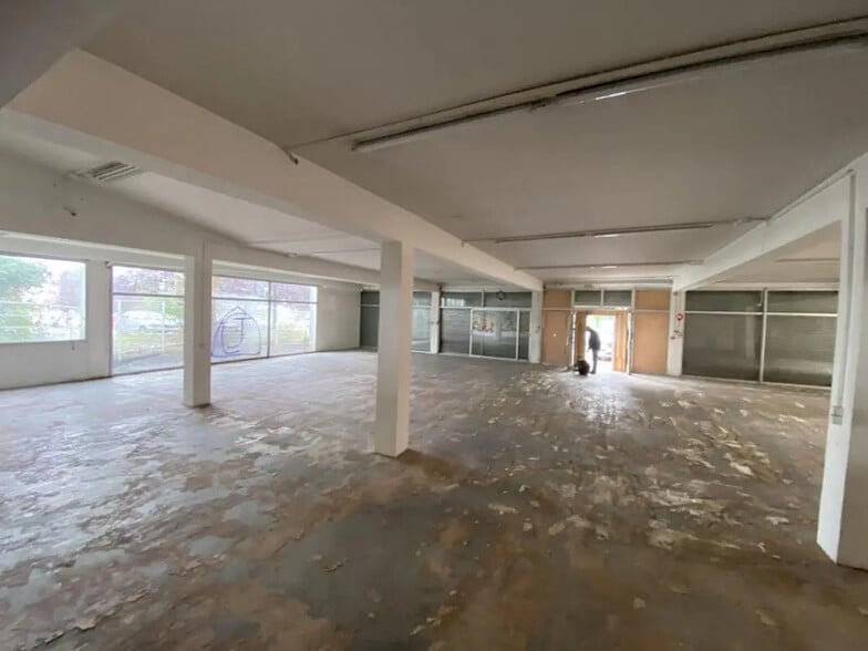 Local d’activités dans Le Petit-Quevilly à louer - Photo de l’immeuble – Image 3 sur 4