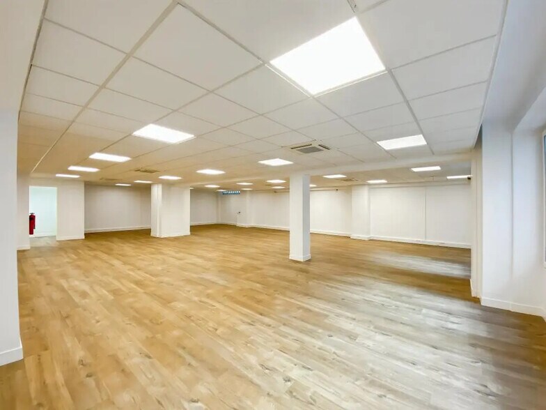 Bureau dans Paris à louer - Photo de l’immeuble – Image 2 sur 8