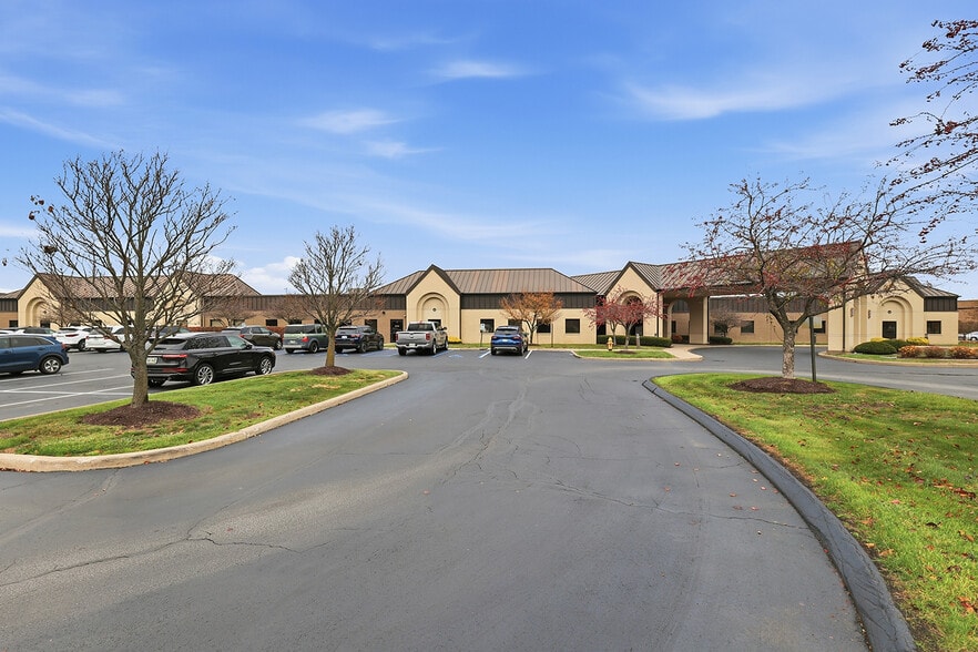 7640 Sylvania Ave, Sylvania, OH à louer - Photo de l’immeuble – Image 2 sur 12