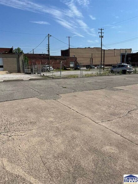 335 S 3rd St, Clinton, IN à vendre - Photo de l’immeuble – Image 2 sur 3