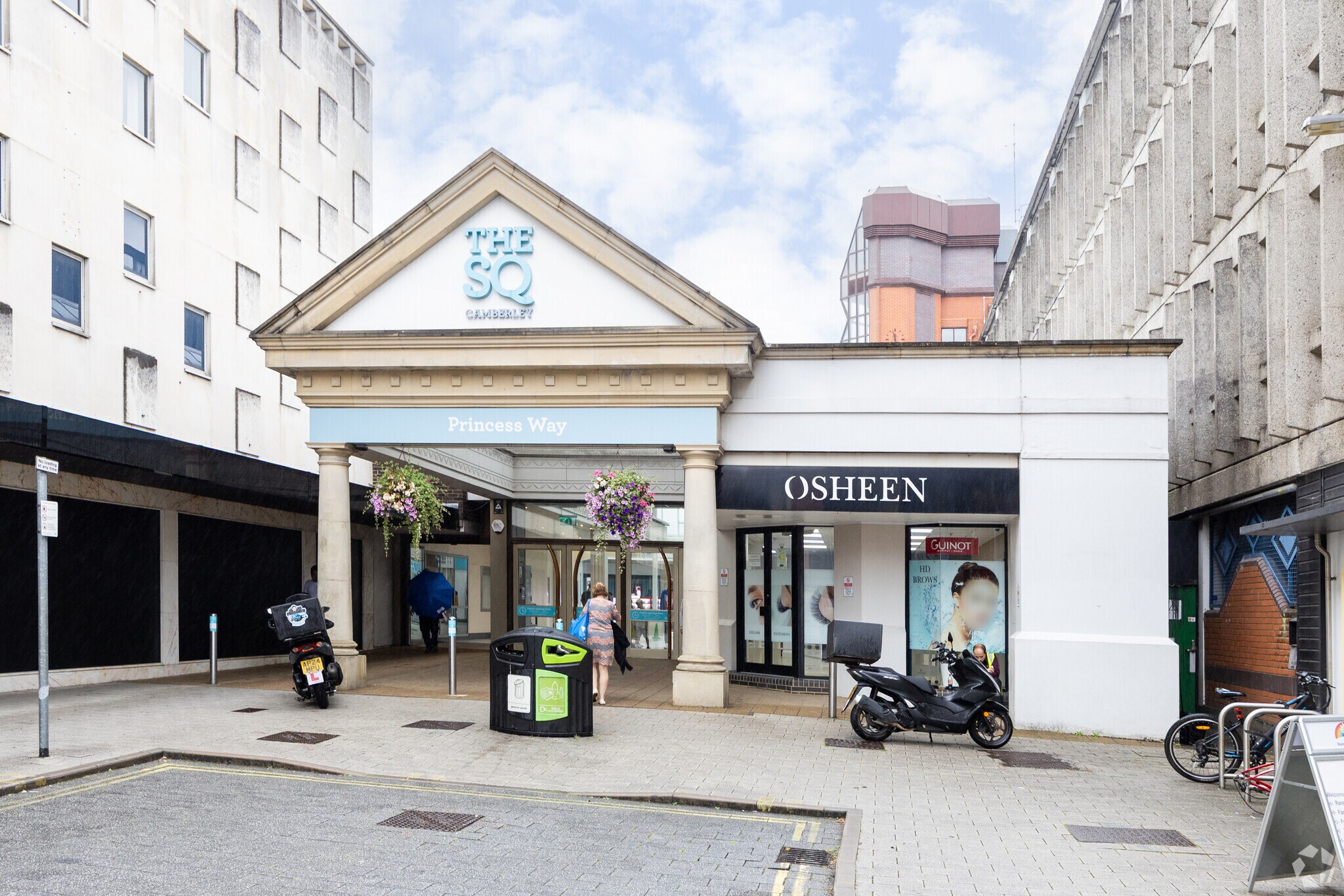 The Square, Camberley à louer Photo principale– Image 1 sur 12
