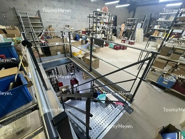 Plus de détails pour Local d'activités à louer