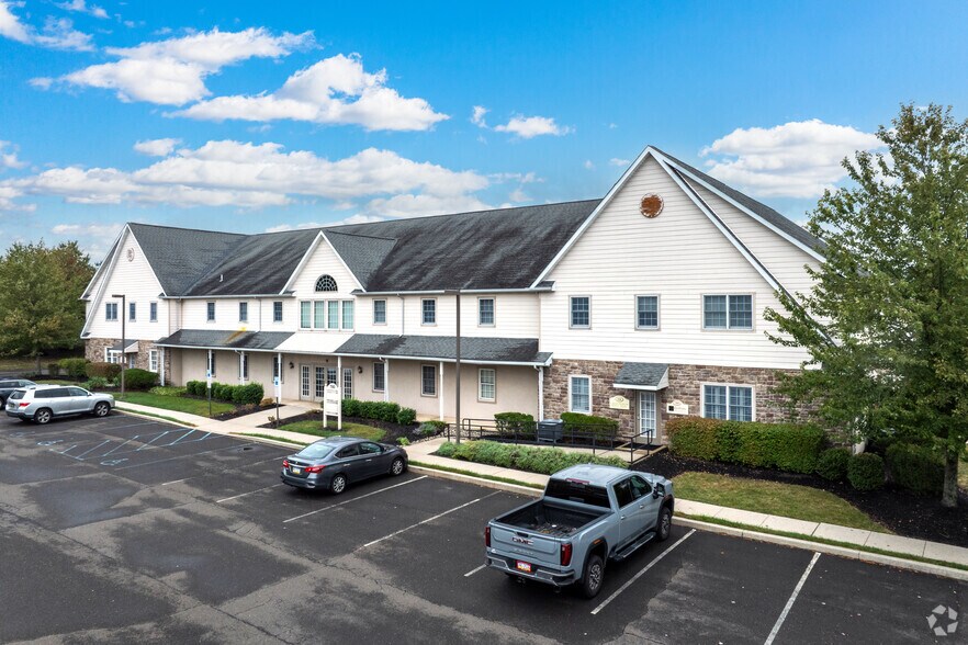 780 Newtown Yardley Rd, Newtown, PA à vendre - Photo principale – Image 1 sur 7