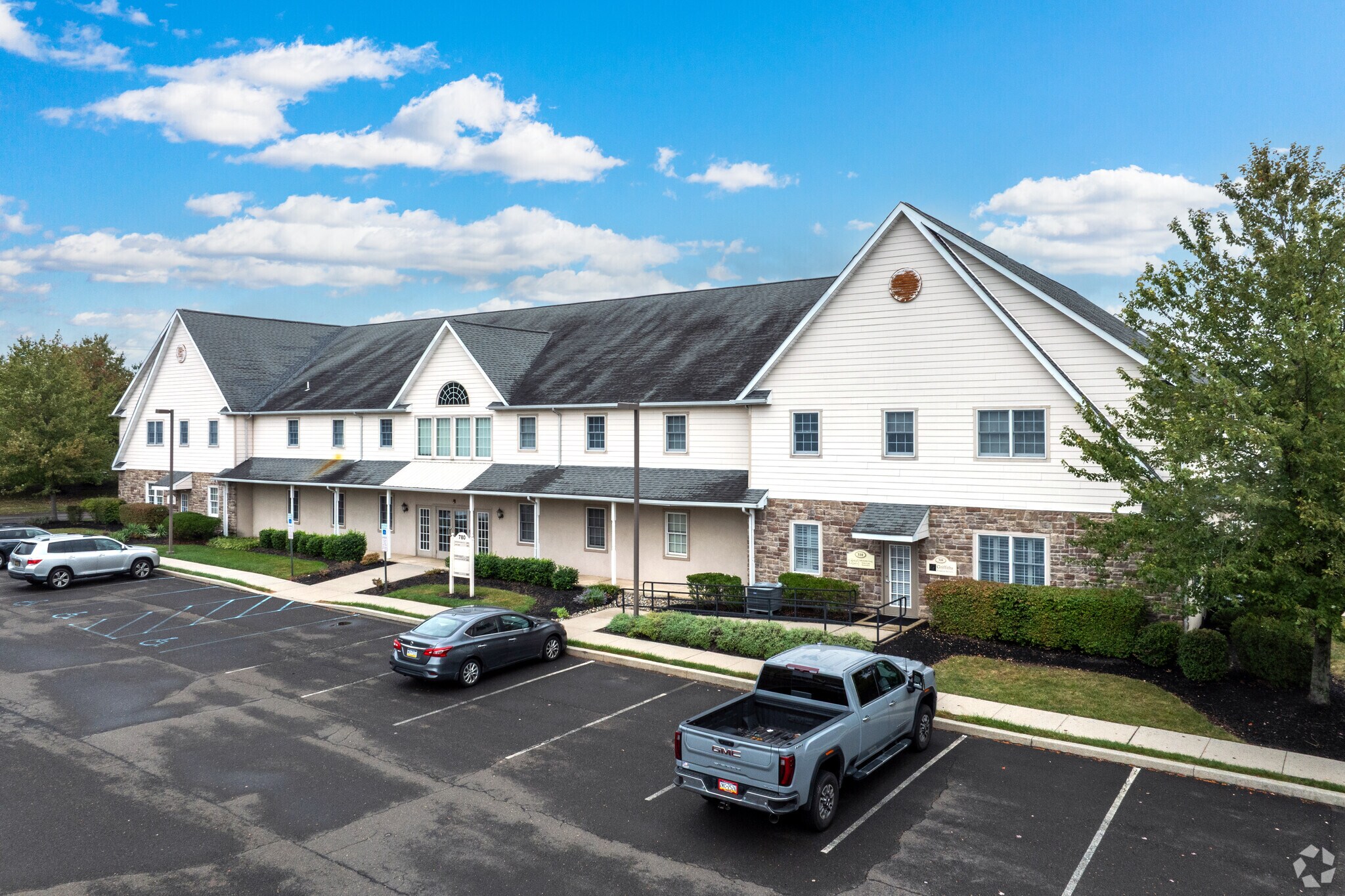 780 Newtown Yardley Rd, Newtown, PA à vendre Photo principale– Image 1 sur 8