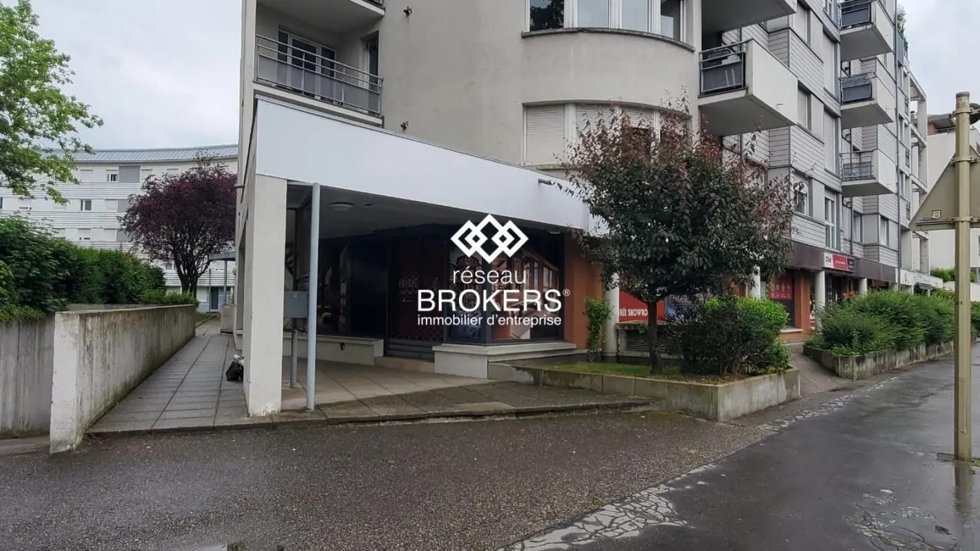 Local commercial dans Annecy à vendre Photo de l’immeuble– Image 1 sur 7