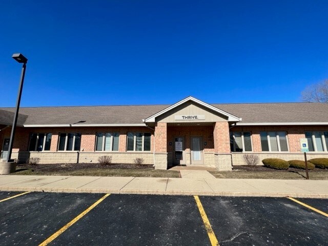 1005 Alexander Ct, Cary, IL à louer - Photo de l’immeuble – Image 1 sur 3