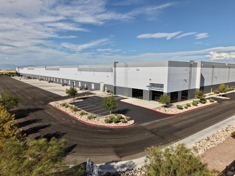 1775 Executive Airport Dr, Henderson, NV à louer - Photo de l’immeuble – Image 1 sur 6