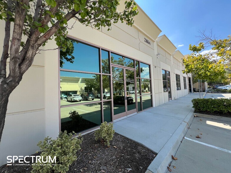 21060 Centre Pointe Pky, Santa Clarita, CA à vendre - Photo de l’immeuble – Image 3 sur 24