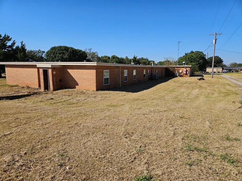 215 W 3rd St, Helena, OK à vendre - Photo de l’immeuble – Image 3 sur 14