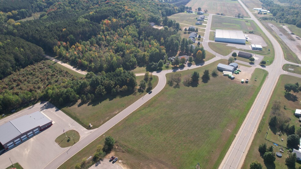 Charlotte St, Boyceville, WI à vendre - Photo de l’immeuble – Image 2 sur 10
