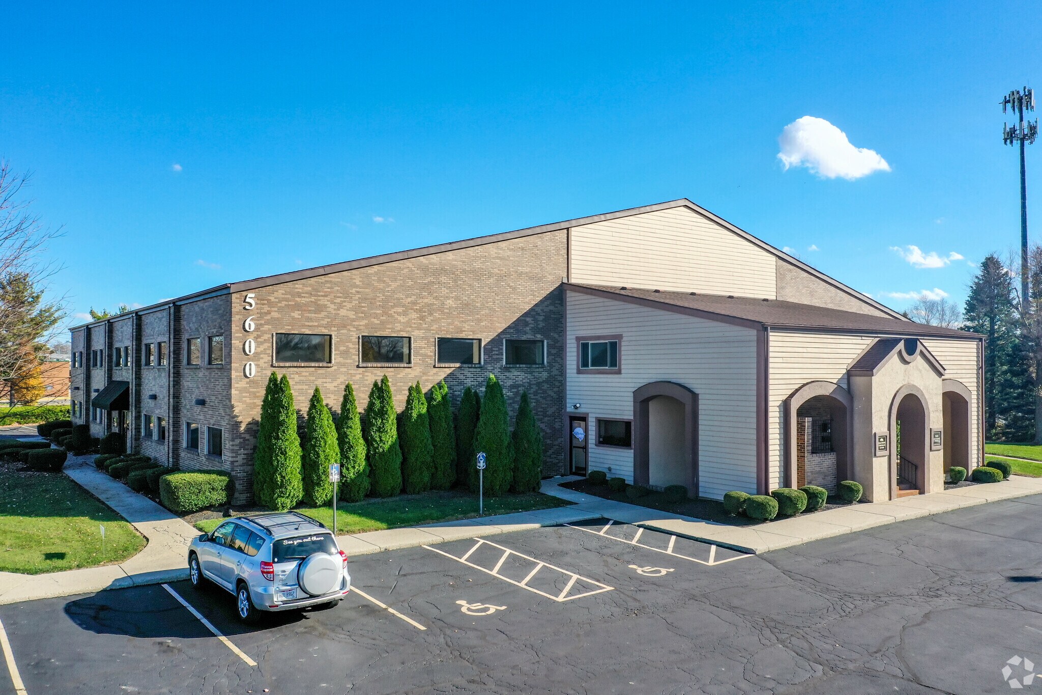 5600 Kentshire Dr, Dayton, OH à vendre Photo de l’immeuble– Image 1 sur 39