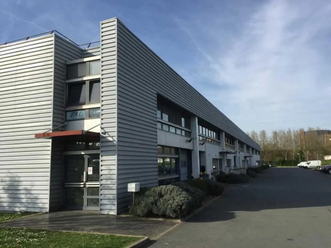 Local d’activités dans Trappes à louer Photo de l’immeuble– Image 1 sur 3