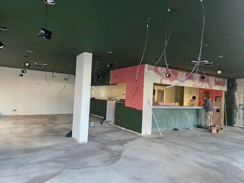 Local commercial dans Saint-Bonnet-de-Mure à vendre - Photo intérieure – Image 3 sur 8