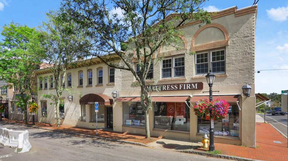 3 Forest St, New Canaan, CT à louer - Photo de l’immeuble – Image 3 sur 4