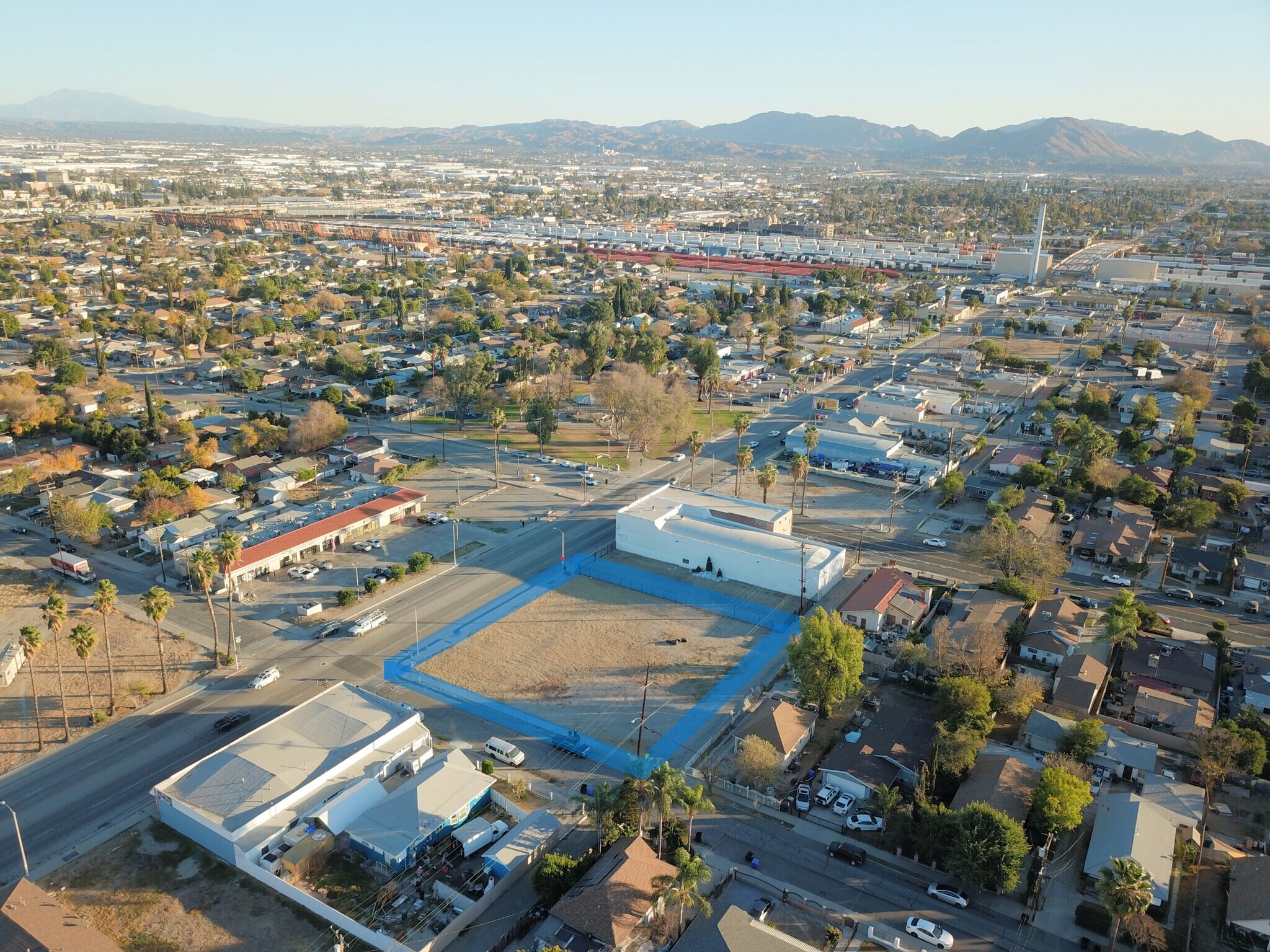 728 Mt Vernon Ave, San Bernardino, CA à vendre Photo principale– Image 1 sur 8