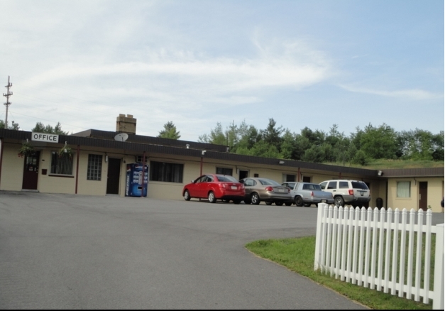 1001 Rowena Dr, Ebensburg, PA à vendre - Photo principale – Image 1 sur 19