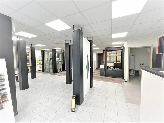 Plus de détails pour Local commercial à louer