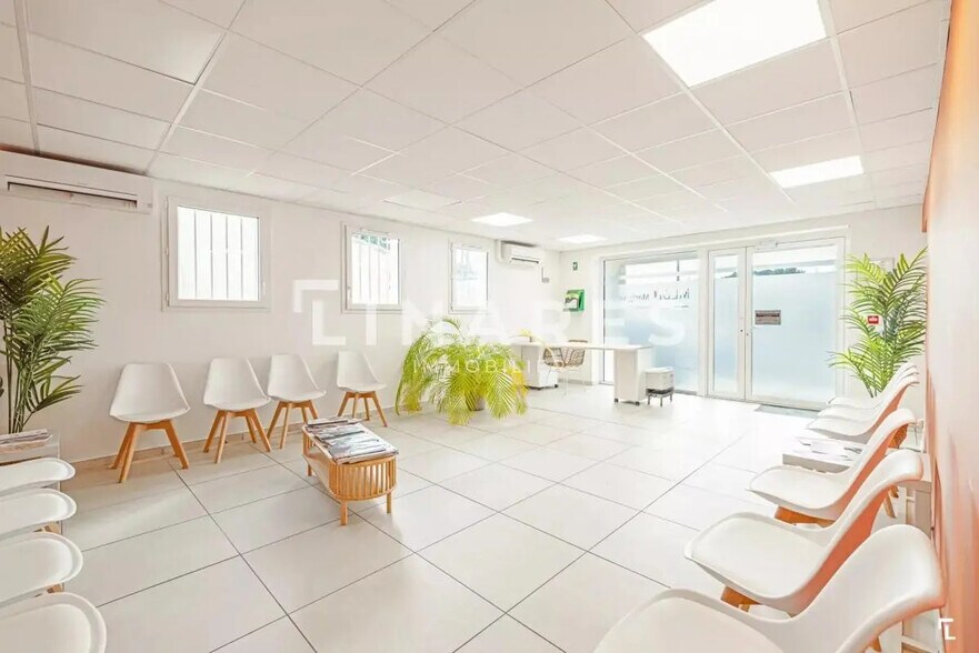 Bureau dans Marignane à louer - Photo de l’immeuble – Image 2 sur 15