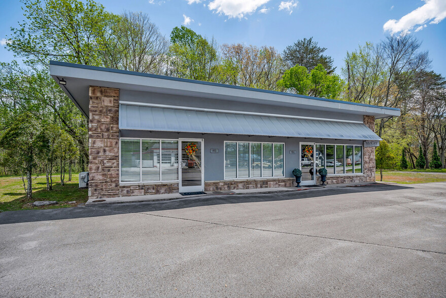 805 S Chancery St, McMinnville, TN à louer - Photo de l’immeuble – Image 3 sur 22