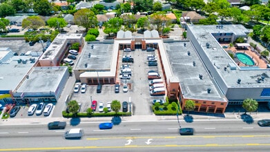 5840-5880 SW 8th St, Miami, FL à louer Photo intérieure– Image 2 sur 8