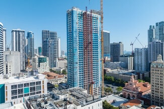 Plus de détails pour 222 NE 1st Ave, Miami, FL - Local commercial à louer