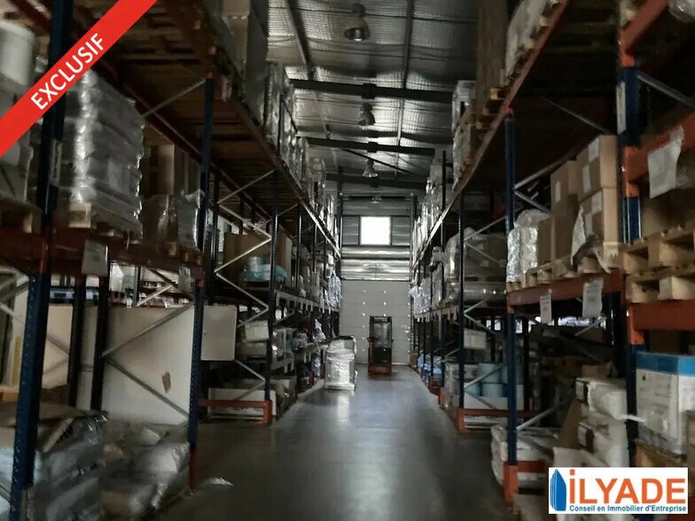 Local d'activités dans Gardanne à vendre - Photo de l’immeuble – Image 3 sur 9