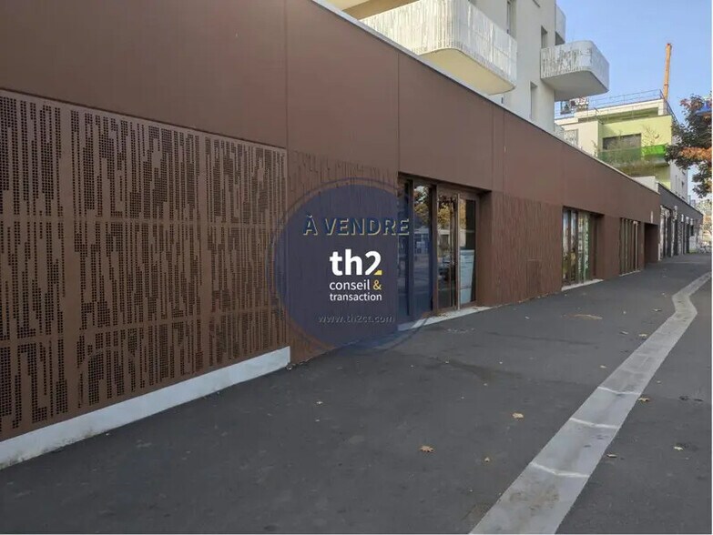 Local commercial dans Ifs à vendre - Photo de l’immeuble – Image 1 sur 4