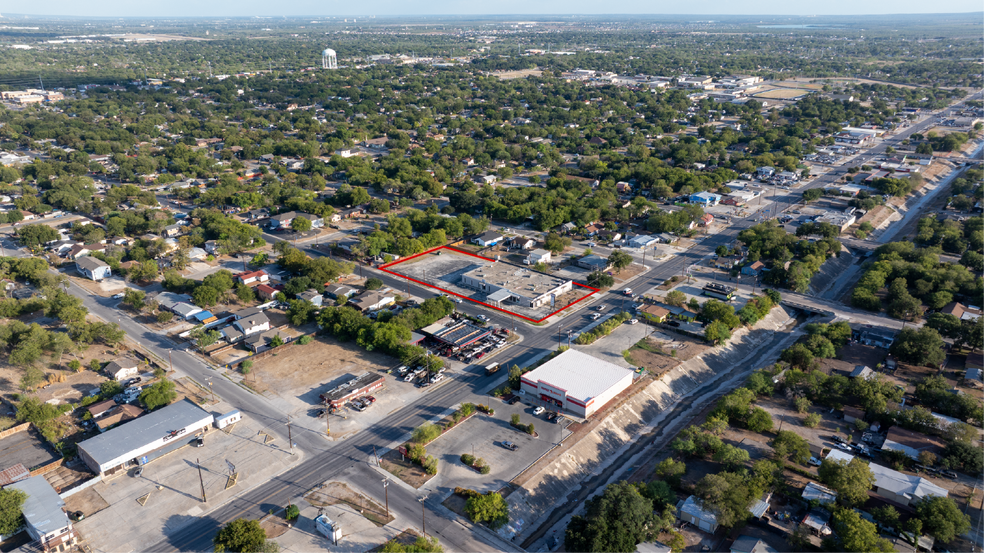 2402-2406 Commercial Ave, San Antonio, TX à louer - Photo de l’immeuble – Image 3 sur 17