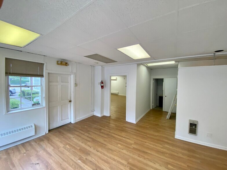 12 Old Mill Rd, Redding, CT à vendre - Photo intérieure – Image 2 sur 12