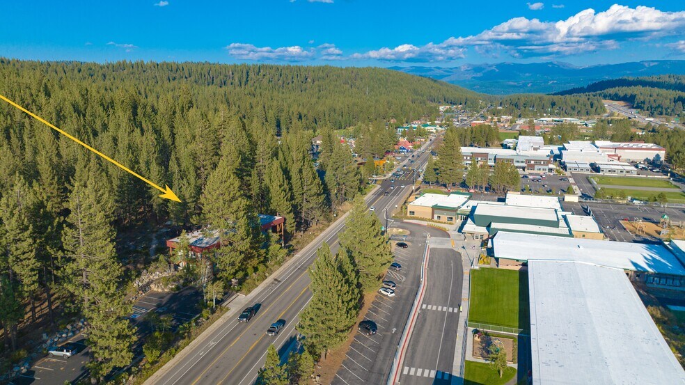 12010 Donner Pass Rd, Truckee, CA à vendre - Photo de l’immeuble – Image 2 sur 10