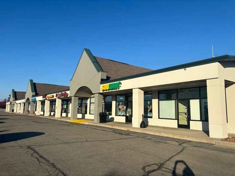 1701 S Waverly Rd, Lansing, MI à louer - Photo de l’immeuble – Image 2 sur 3