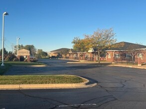 2360-2390 State Road 44, Oshkosh, WI à louer Photo de l’immeuble– Image 2 sur 4