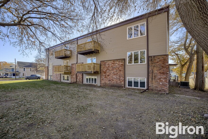 515 N 13th St, Beatrice, NE à vendre - Photo de l’immeuble – Image 2 sur 17