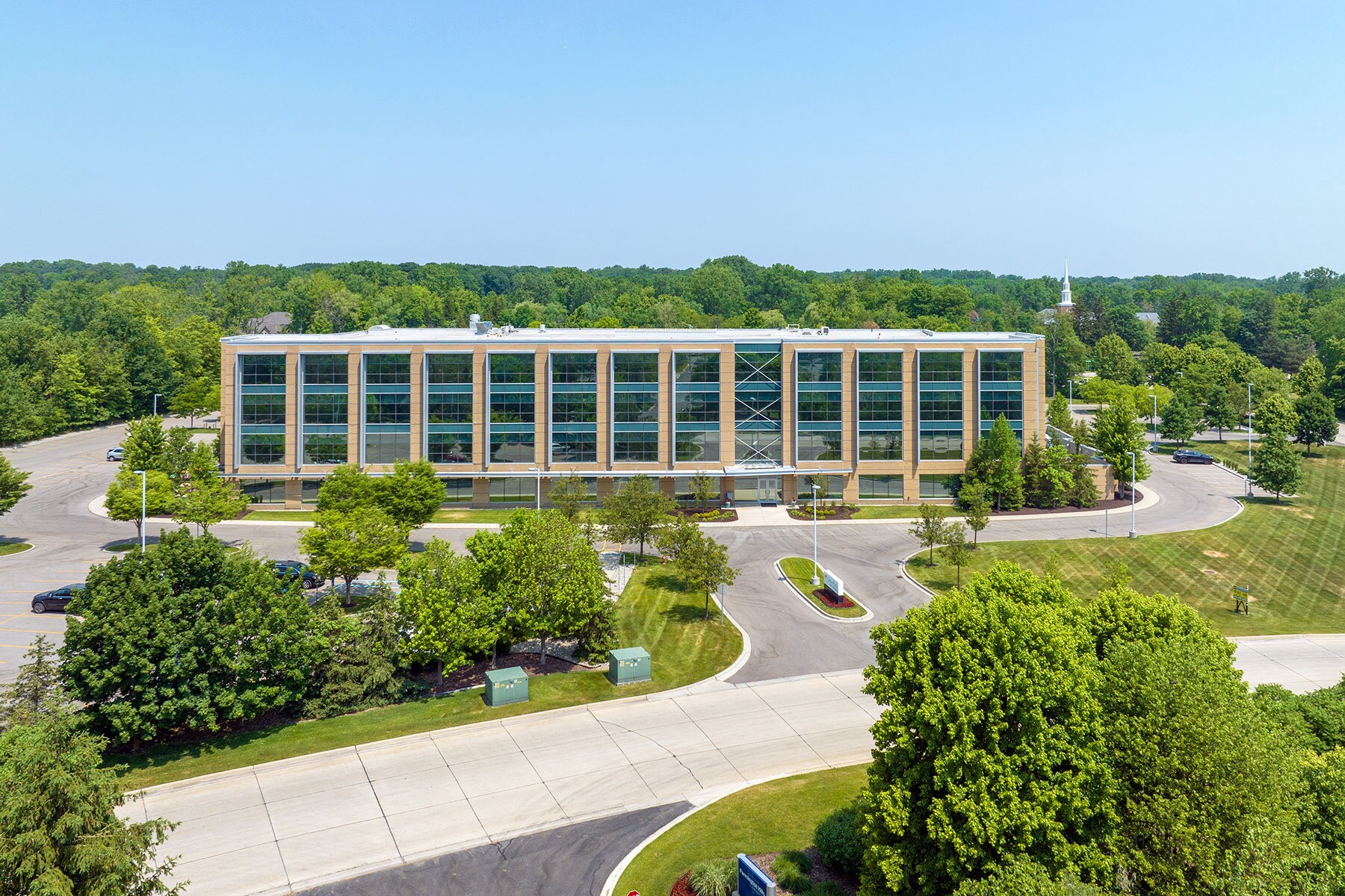 36500 Corporate Dr, Farmington Hills, MI à louer Photo de l’immeuble– Image 1 sur 7