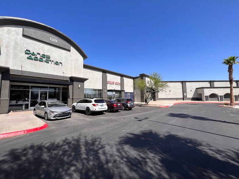 1401 S Boulder Hwy, Henderson, NV à louer - Photo de l’immeuble – Image 2 sur 9