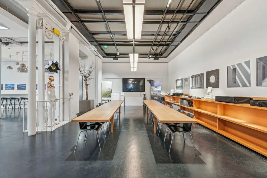 10-10 Rue D'Uzes, Paris à louer - Photo de l’immeuble – Image 1 sur 9