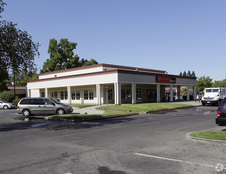 1532 W El Camino Ave, Sacramento, CA à vendre - Photo principale – Image 1 sur 3