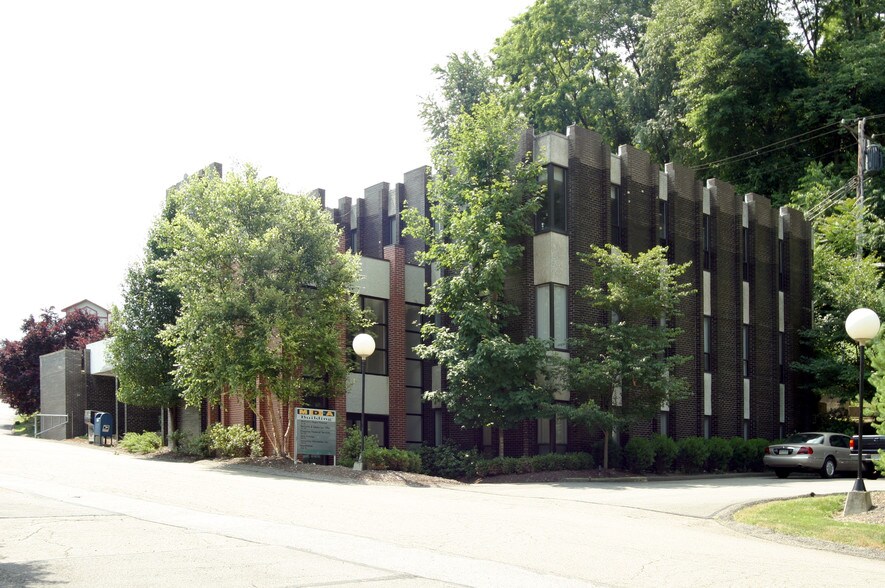 1001 E Entry Dr, Pittsburgh, PA à vendre - Photo principale – Image 1 sur 2