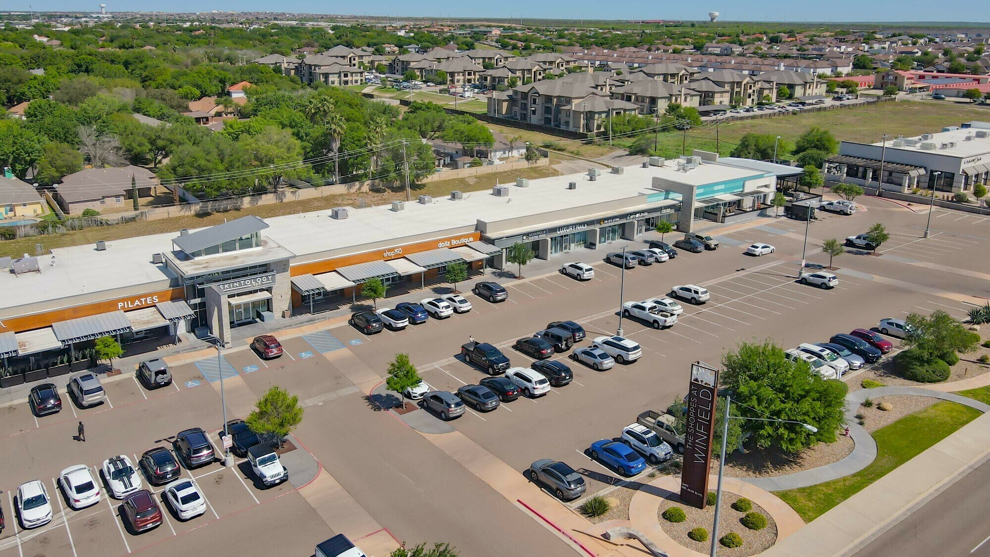 E Del Mar Blvd, Laredo, TX à louer Photo principale– Image 1 sur 21