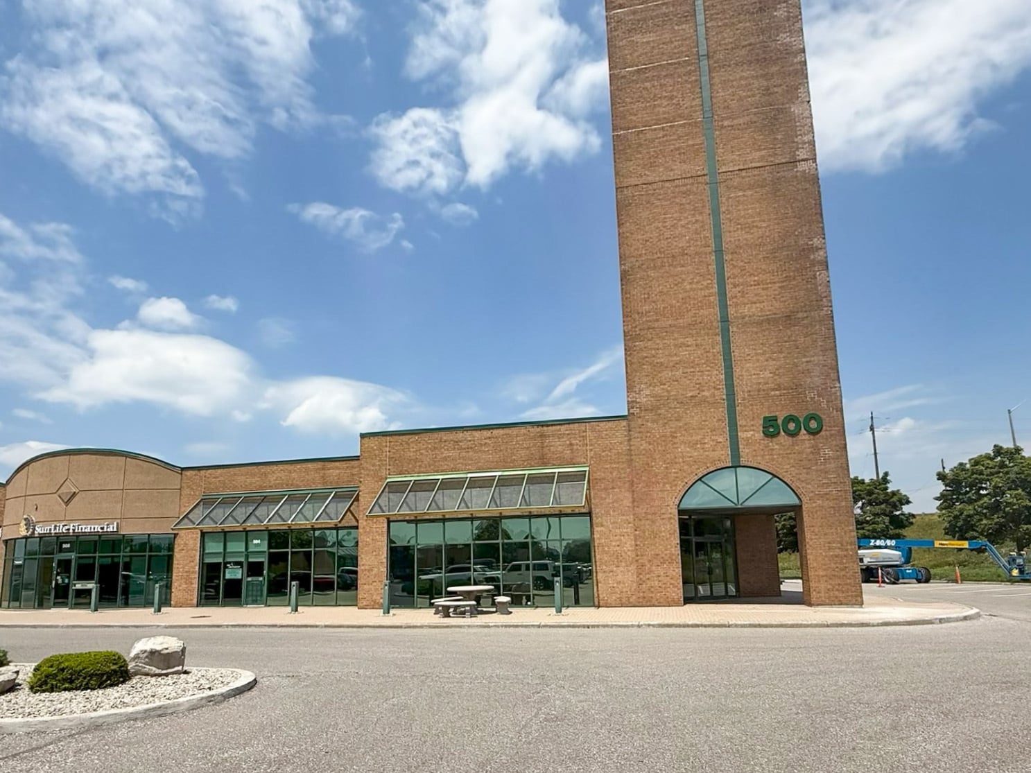 3200 Deziel Dr, Windsor, ON à louer Photo de l’immeuble– Image 1 sur 13
