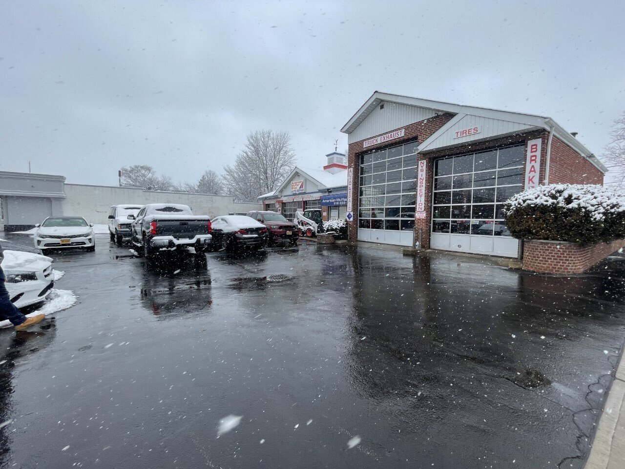 815 Old Country Rd, Westbury, NY à vendre Photo principale– Image 1 sur 9