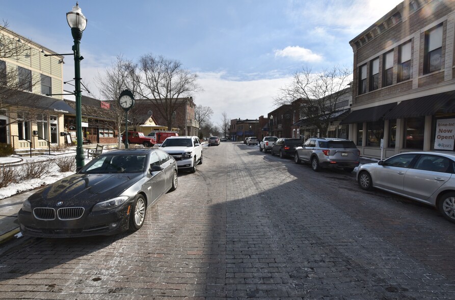 23 E Cedar St, Zionsville, IN à louer - Photo de l’immeuble – Image 3 sur 3