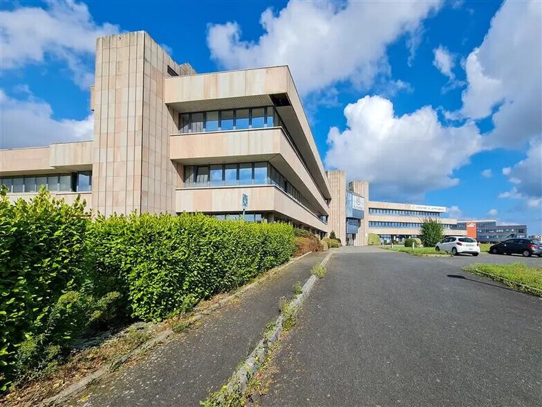 Bureau dans Plérin à louer - Photo de l’immeuble – Image 1 sur 8