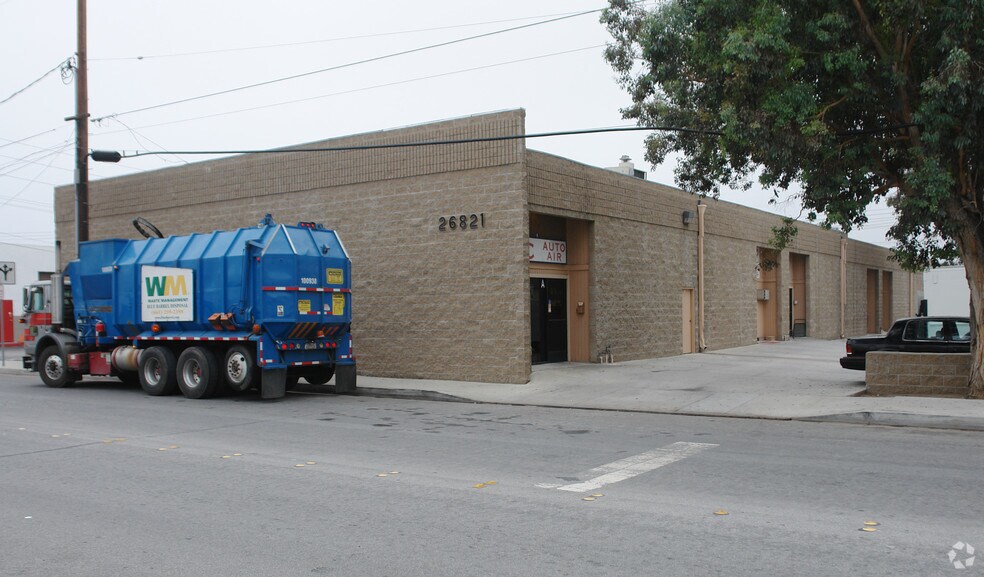 26821-26831 Ruether Ave, Canyon Country, CA à louer - Photo de l’immeuble – Image 2 sur 2