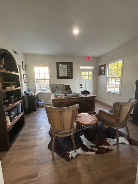 910 18th St, Plano, TX à vendre - Photo intérieure – Image 2 sur 19