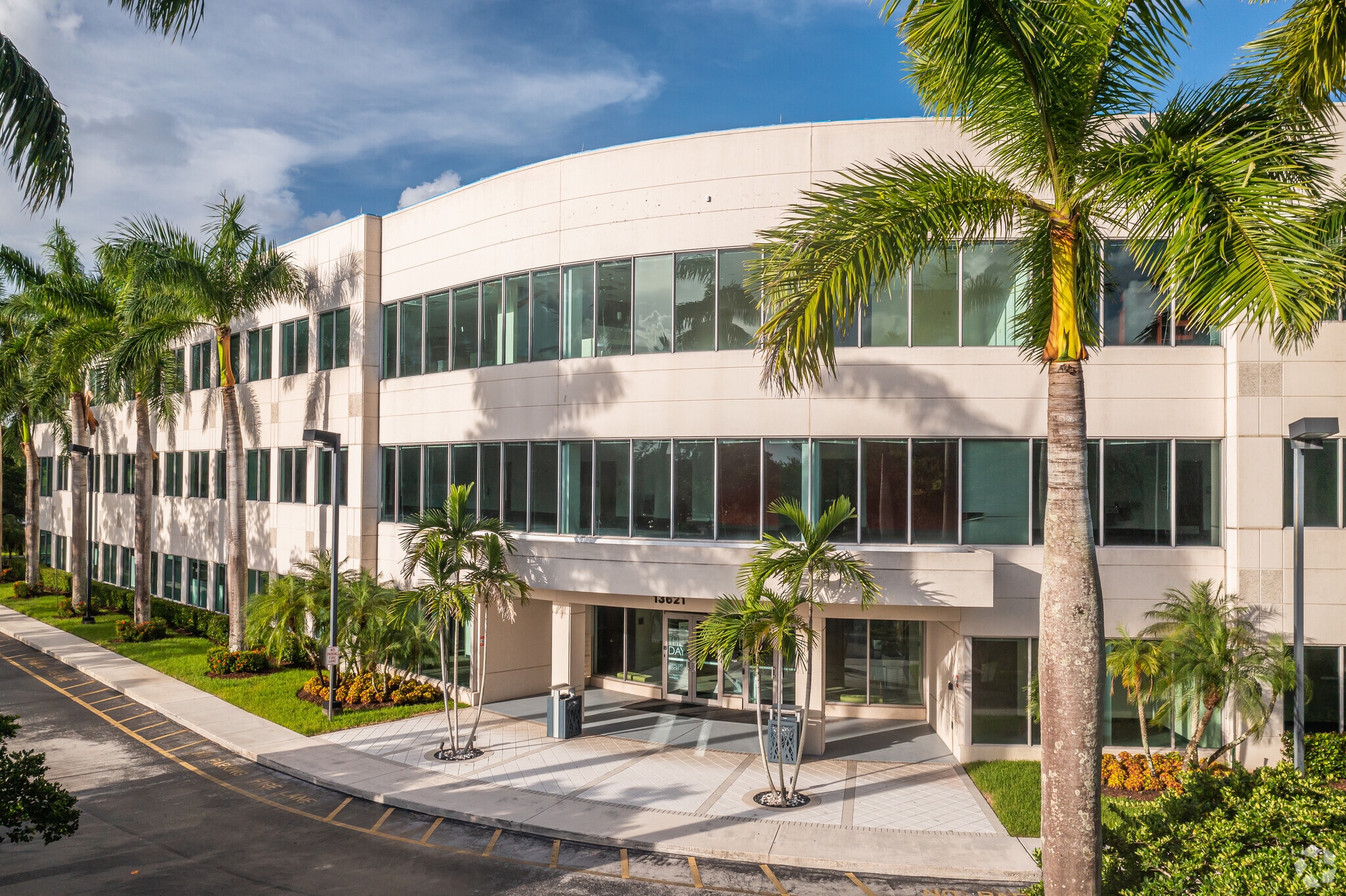 13621 NW 12th St, Sunrise, FL à louer Photo principale– Image 1 sur 16