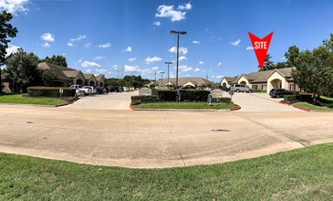 1801 W White Oak Ter, Conroe, TX à louer Photo de l’immeuble– Image 2 sur 2
