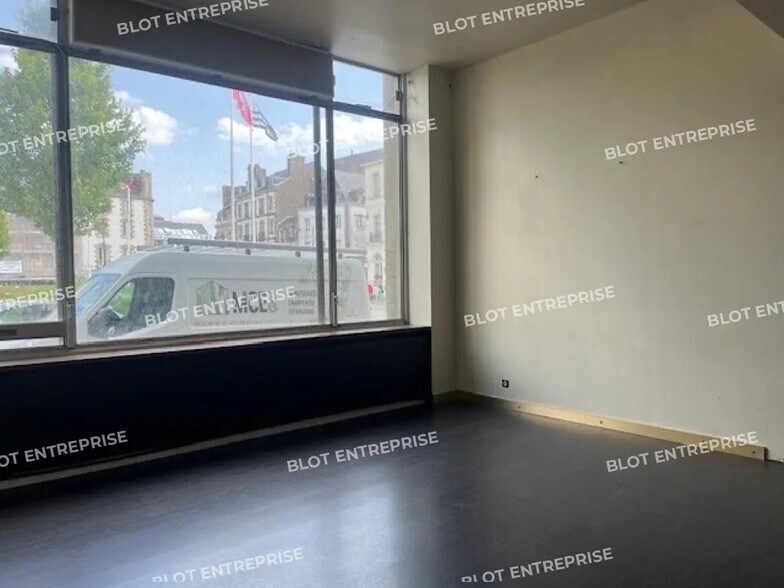 Bureau dans Vannes à louer - Photo de l’immeuble – Image 3 sur 7